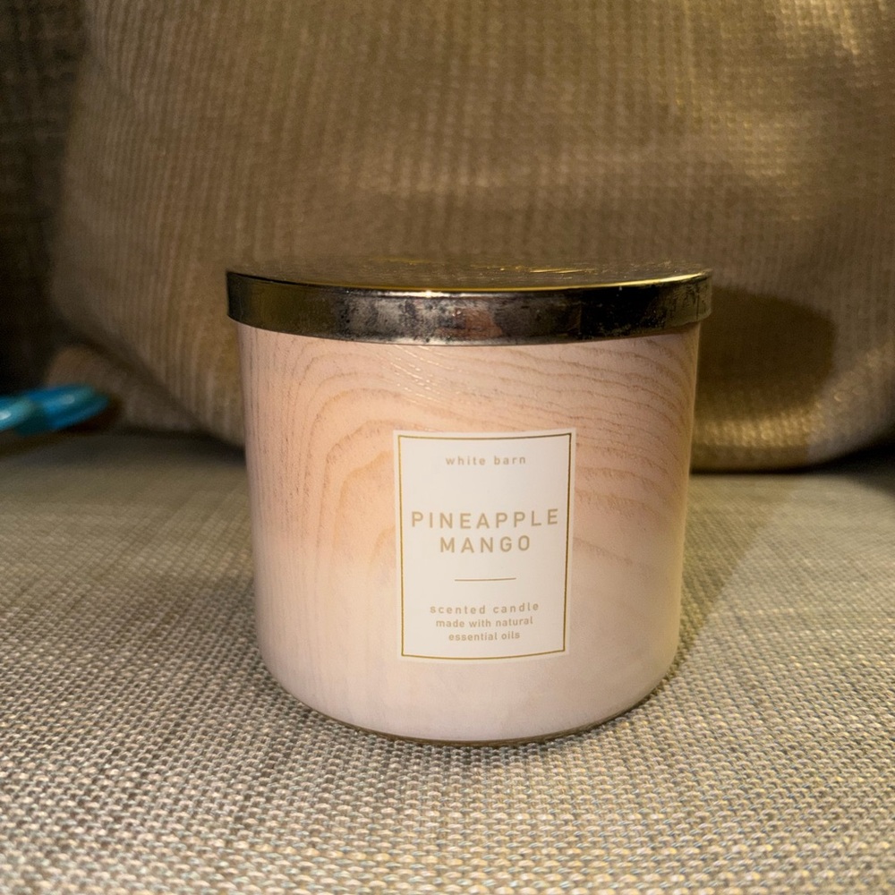 Bath & Body Works White Barn‎ PINEAPPLE MANGO 3 Wick Scented Candle